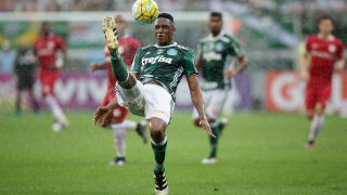 Барселона ще подсили защитата си с колумбиеца Йери Мина Бранителят