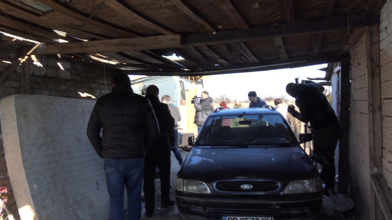 Започна събаряне на незаконни колиби в ромската махала във Войводиново