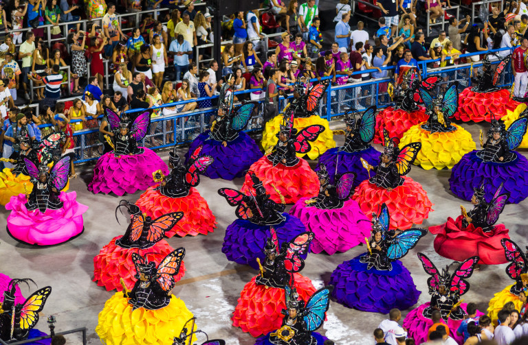 Всяка школа избира тематиката си