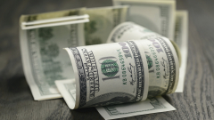 Доларът продължава да поевтинява към основните си конкуренти