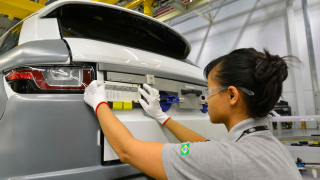 Jaguar Land Rover откри завод за джипове в Бразилия