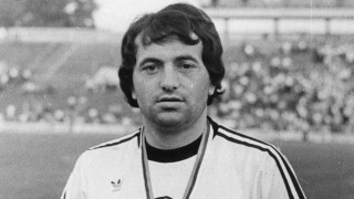 Легендата на Славия и националния отбор Чавдар Цветков празнува днес