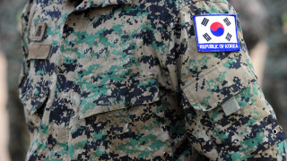 Южна Корея помилва 1879 души, които отказват да служат в армията