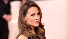 "Сиво преливане" - най-актуалната техника, която не крие, а подчертава белите коси