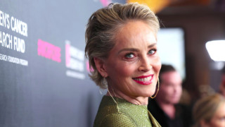 Шарън Стоун е напълно готова за лятото и това