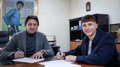 Левски подписа със свой юноша