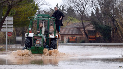 Наводненията на Лазурния бряг взеха 16 жертви