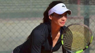Талантливата българска тенисистка Ани Вангелова триумфира с титлата на двойки