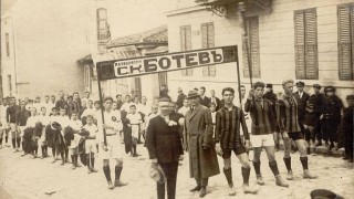 На 13 март през далечната 1903 година се ражда една