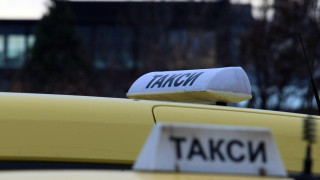 Таксиметрови шофьори от Враца и Монтана протестират в подкрепа на колега