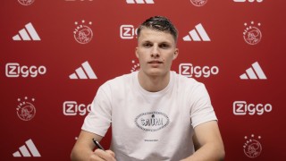 Аякс привлече нов играч преди мачовете от плейофния кръг за