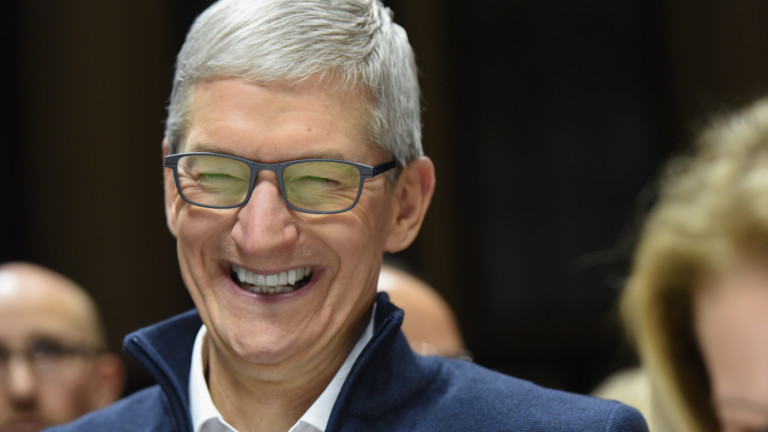 Apple разполага със свободни $245 милиарда. Какво може да си купи с тях в България и по света