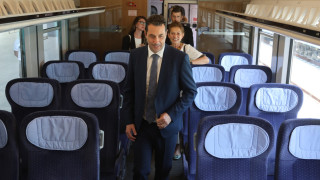 БДЖ се модернизира Транспортният министър Георги Гвоздейков показа новодоставените вагони