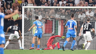 Днешният мач между Ювентус и Наполи продължава да е под