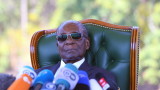  Мугабе гласоподава на първите избори в Зимбабве след свалянето му от власт 