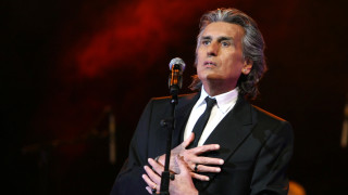 Певецът и текстописец Тото Кутуньо почина на 80 годишна възраст днес