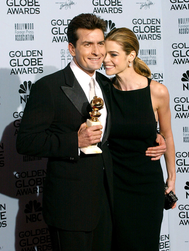 Чарли Шийн и Денис Ричардс през 2002 г.