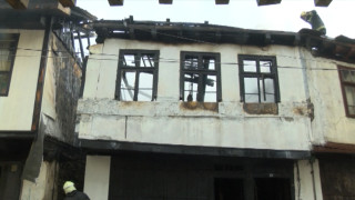 Три къщи изгоряха в центъра на Габрово Сигналът за инцидента е