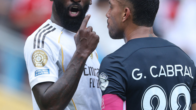 ФИФА погна Густаво Кабрал за расизъм