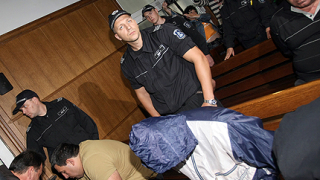 Изгониха полицаите от пресцентъра на "Килърите"