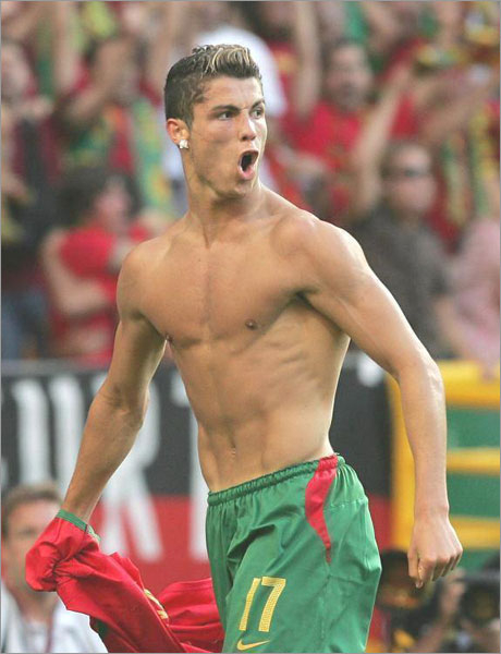 Кристияно Роналдо избран за секс символ на Мондиала от списание "Гей Крант"