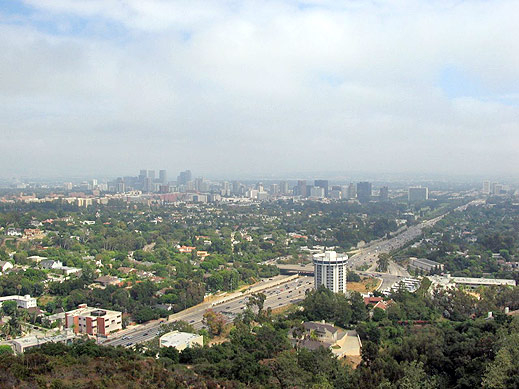Ураган остави без ток 10 хиляди сгради в Лос Анджелис