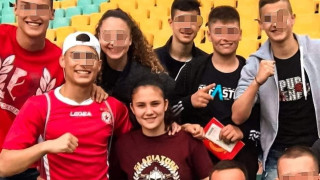 Олимпийската ни шампионка Ивет Горанова освен бойни има и футболни