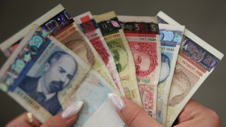 Ситуацията с фиска очаквано продължава да се влошава и през