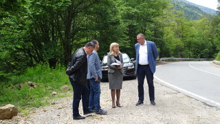 Укрепването на свлачището на пътя преди Рилския манастир ще започне