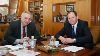 Ректорът на УНСС търси съучастници на Петкан Илиев