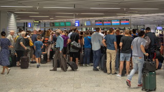 Втори ден деветима българи са блокирани на летището във Франкфурт