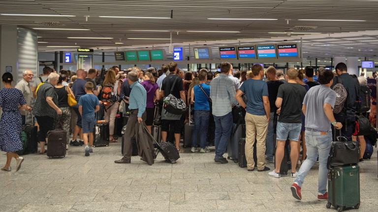 МВнР се задейства заради блокираните българи на летище във Франкфурт