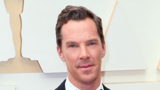 Бенедикт Къмбърбач не спира да помага