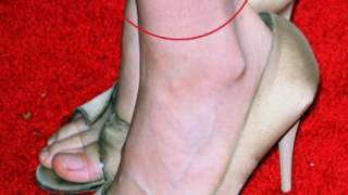 Алиша Силвърстоун се появи с космати крака на парти в Лос Анджелис (галерия)