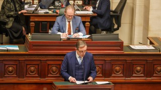 По строги миграционни политики отмяна на закона за отказ от ядрена