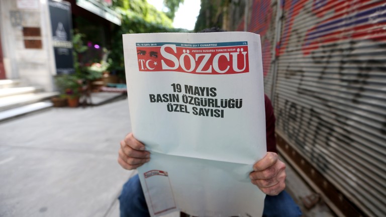 Турски съд освободи под гаранция опозиционен журналист, обвинен в тероризъм,