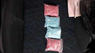 Арестуваха 44 годишен дилър и 30 годишна жена по време на наркосделка