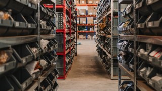 Създаденият в България интегратор на куриерски услуги euShipments com добавя в