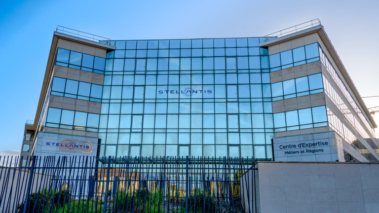 В 3 от 5 завода: Автомобилен гигант намалява производството си във Франция