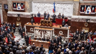 Няма повече да се позволява на френски политици да наемат