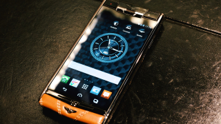 Купиха компанията Vertu за сума, равна на 1 250 от нейните смартфони