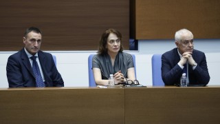 Служебният министър председател Андрей Гюров не присъства в пленарната зала на