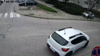 Шофьор подкара по тротоар с пешеходци в Хасково