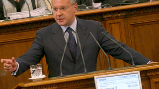 Станишев: Борисов сам си е виновен, че работи като вол 