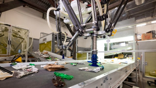 Рециклиращата индустрия в САЩ започна внедряване на роботизирани системи които