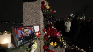 Над 110 души са задържани на митинги в Русия в памет на Навални
