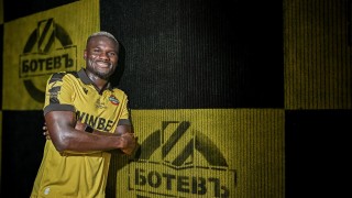 Ботев Пловдив привлече 23 годишния дефанзивен халф Енрике Жоку Роденият в Гвинея