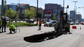 Огромният кратер зейнал на бул Цариградско шосе няма да забави