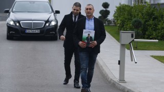 Адвокатите на Любослав Пенев внесоха документите за участие на Ел