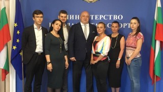 Министърът на младежта и спорта Красен Кралев и зам министърът на